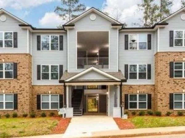 5301 Fairington Club Drive, Lithonia, GA 30038