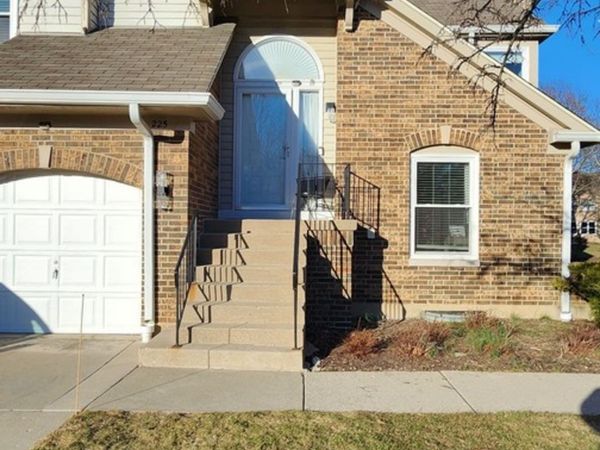 225 Willow Parkway , Buffalo Grove, IL 60089