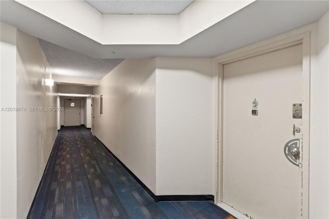 1351 NE Miami Gardens Dr, Unit 1603E, Miami, FL 33179 Photo