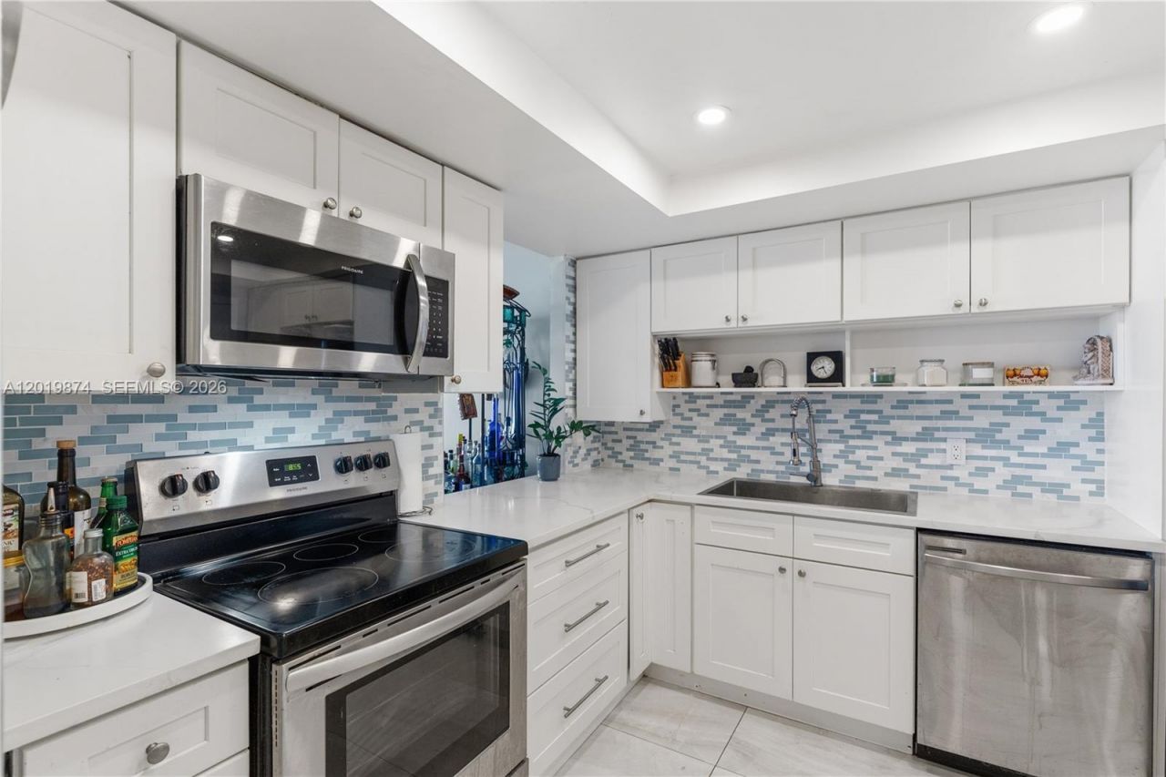 1351 NE Miami Gardens Dr, Unit 1603E, Miami, FL 33179 Photo
