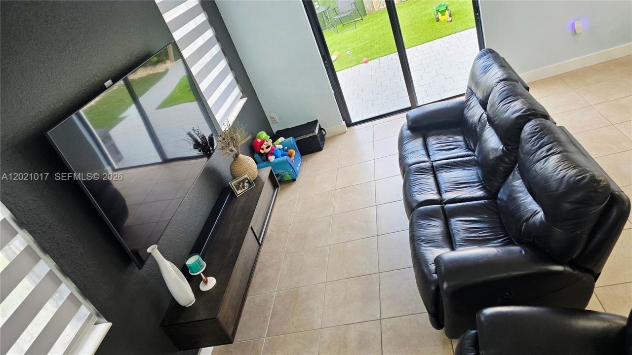 17470 SW 153rd Ave, Unit 17470, Miami, FL 33187 Photo