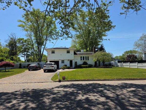 10 Meehan Lane , Coram, NY 11727