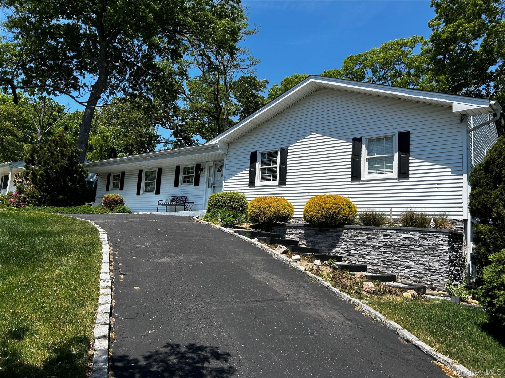 3 Laura Court, Nesconset, NY 11767 Main Photo