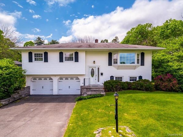 2 Blue Hills Court , Saugerties, NY 12477
