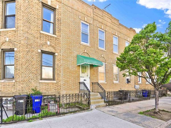 4201 Newtown Road, Astoria, NY 11103