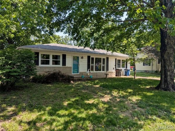 1007 E College Avenue , Greenville, IL 62246