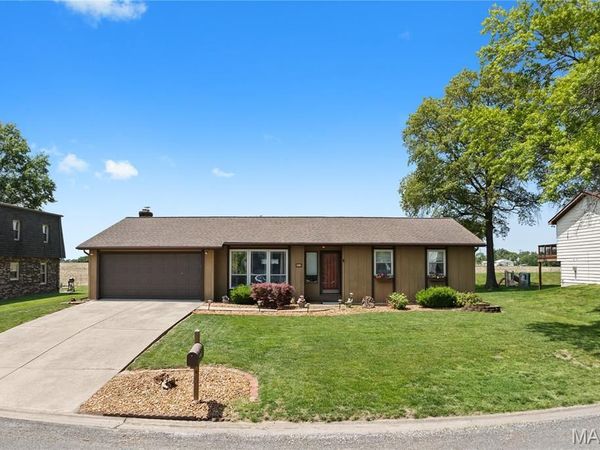 21 N Saint Johns Drive, Smithton, IL 62285
