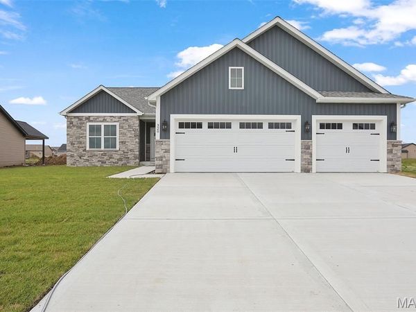 320 Rumsfeld Drive, Troy, IL 62294