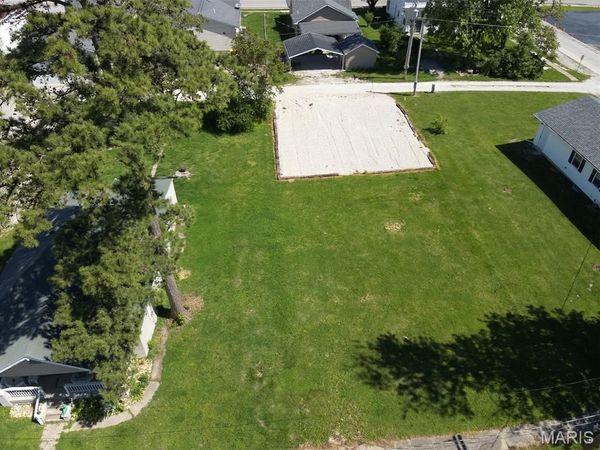 207 Jefferson Street , Perry, MO 63462