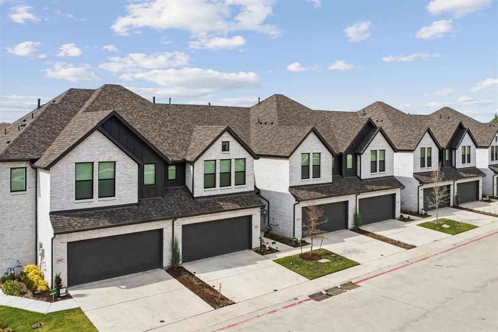 3705 Pierce Lane, Grand Prairie, TX 75052 Main Photo