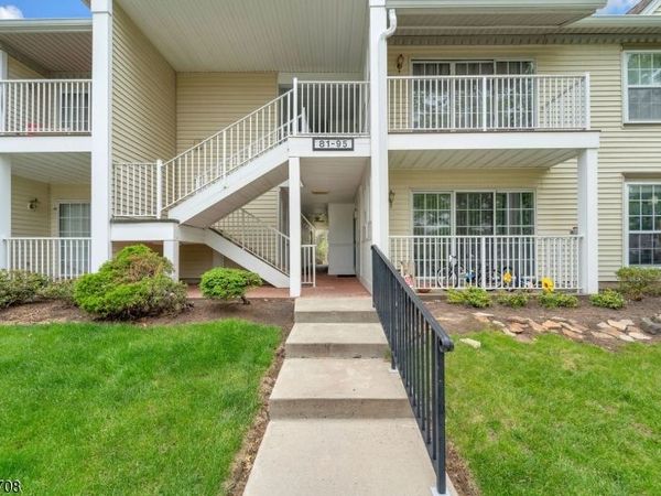 93 Caitlin Ct, Franklin, NJ 08823