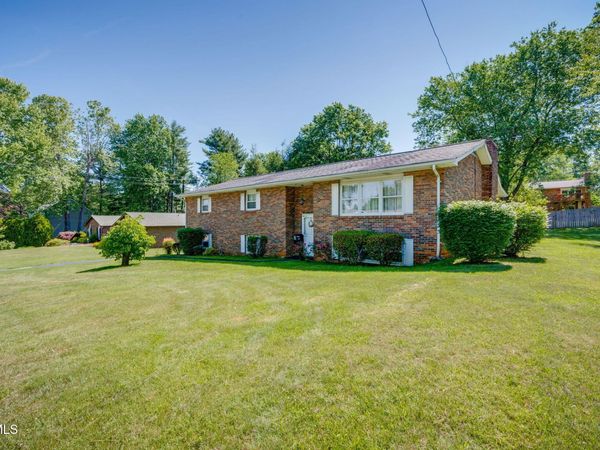 1021 Somerset Drive, Johnson City, TN 37604
