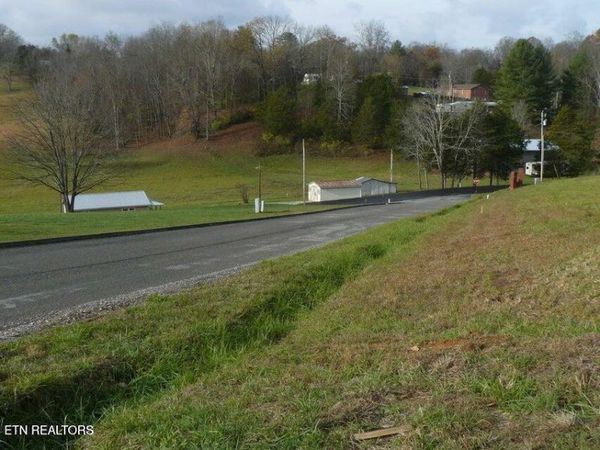 117 Henley St, Tazewell, TN 37879