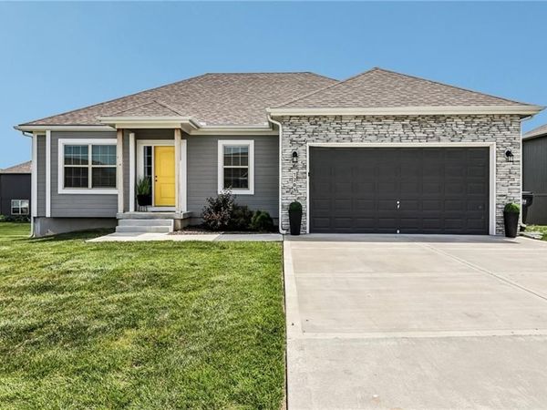 1205 NW Hilltop Lane, Grain Valley, MO 64029