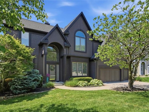 5634 Cottonwood Drive, Shawnee, KS 66216