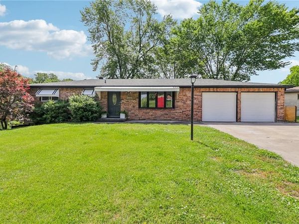 5113 Ridgewood Drive, Kansas City, MO 64151