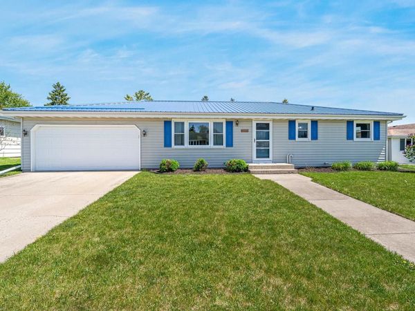 1290 WILD ROSE LANE, Neenah, WI 54956
