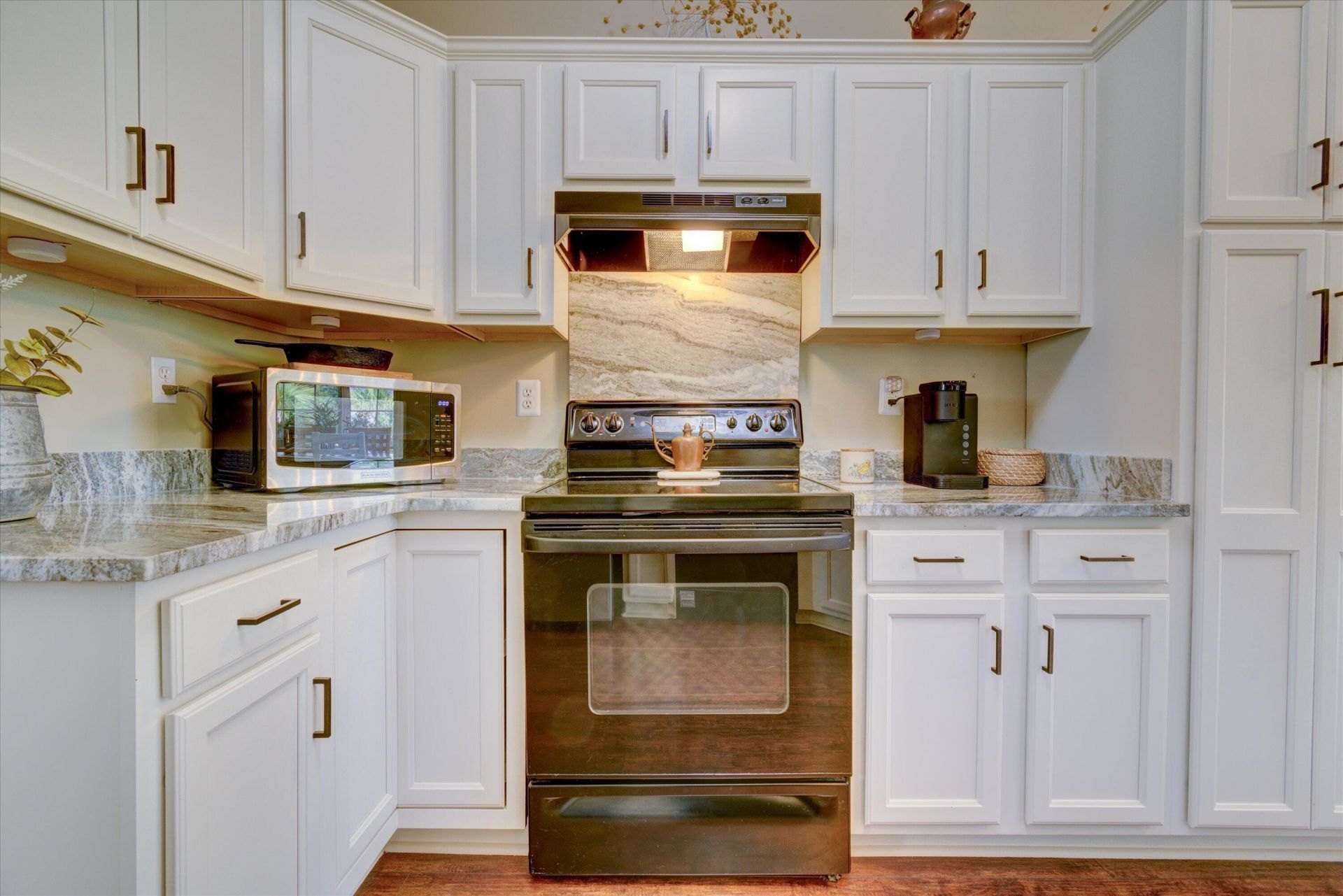 1324 Heidiho Way Photo 6