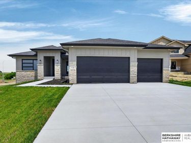 21348 Laurel Circle, Elkhorn, NE 68022