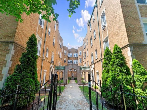 6418 N Newgard Avenue , Unit 2E, Chicago, IL 60626
