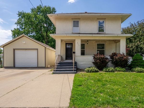 617 9th Avenue , Dewitt, IA 52472