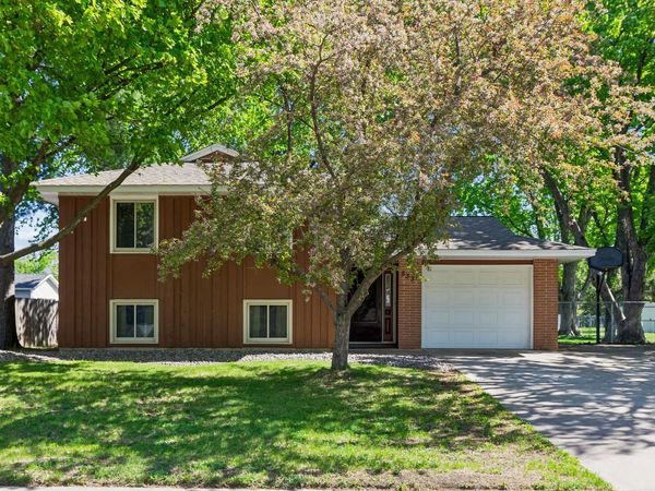 833 Oriole Drive, Apple Valley, MN 55124