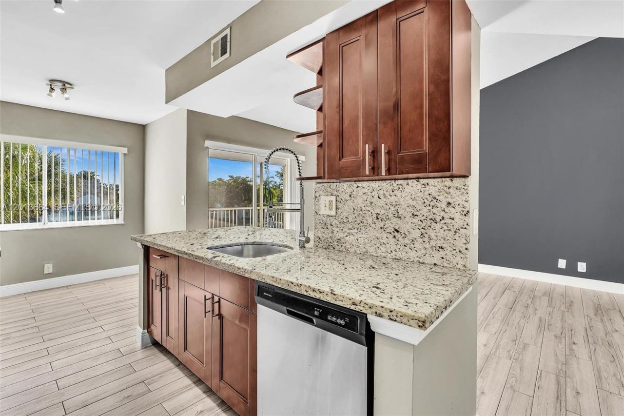 5686 Rock Island Rd , Unit 127, Tamarac, FL 33319 Photo