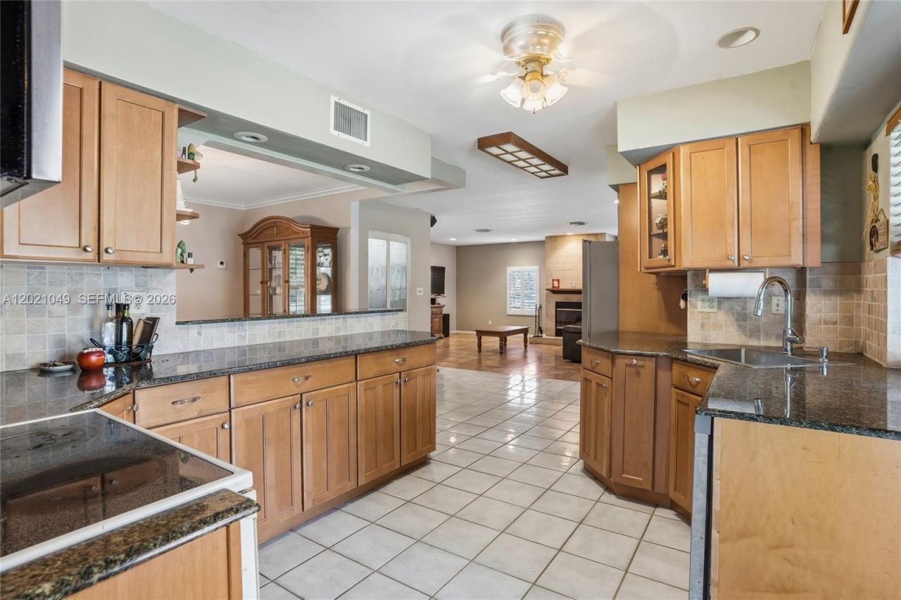 8495 SW 160th St, Palmetto Bay, FL 33157 Photo