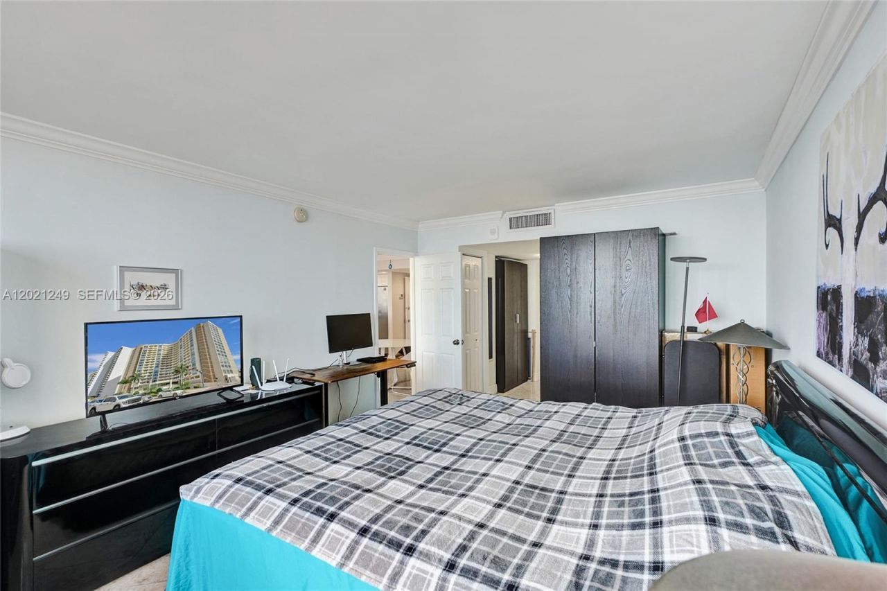 3180 S Ocean Dr, Unit 415, Hallandale Beach, FL 33009 Photo