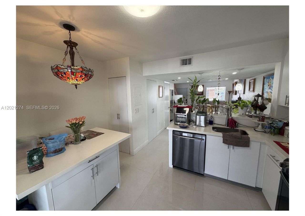 8265 NW 6th Ter , Unit 251, Miami, FL 33126 Photo