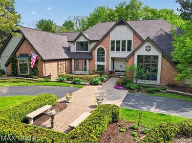 115 W Hickory Grove Road, Bloomfield Hills, MI 48304