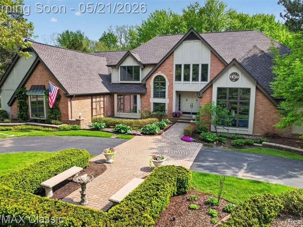 115 W Hickory Grove Road, Bloomfield Hills, MI 48304
