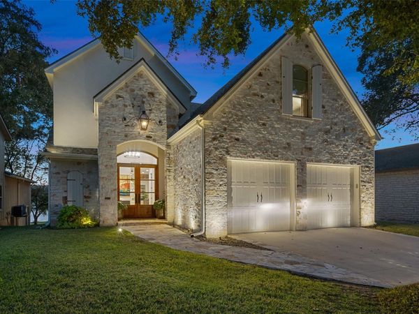 327 Meadowlakes DR, Meadowlakes, TX 78654