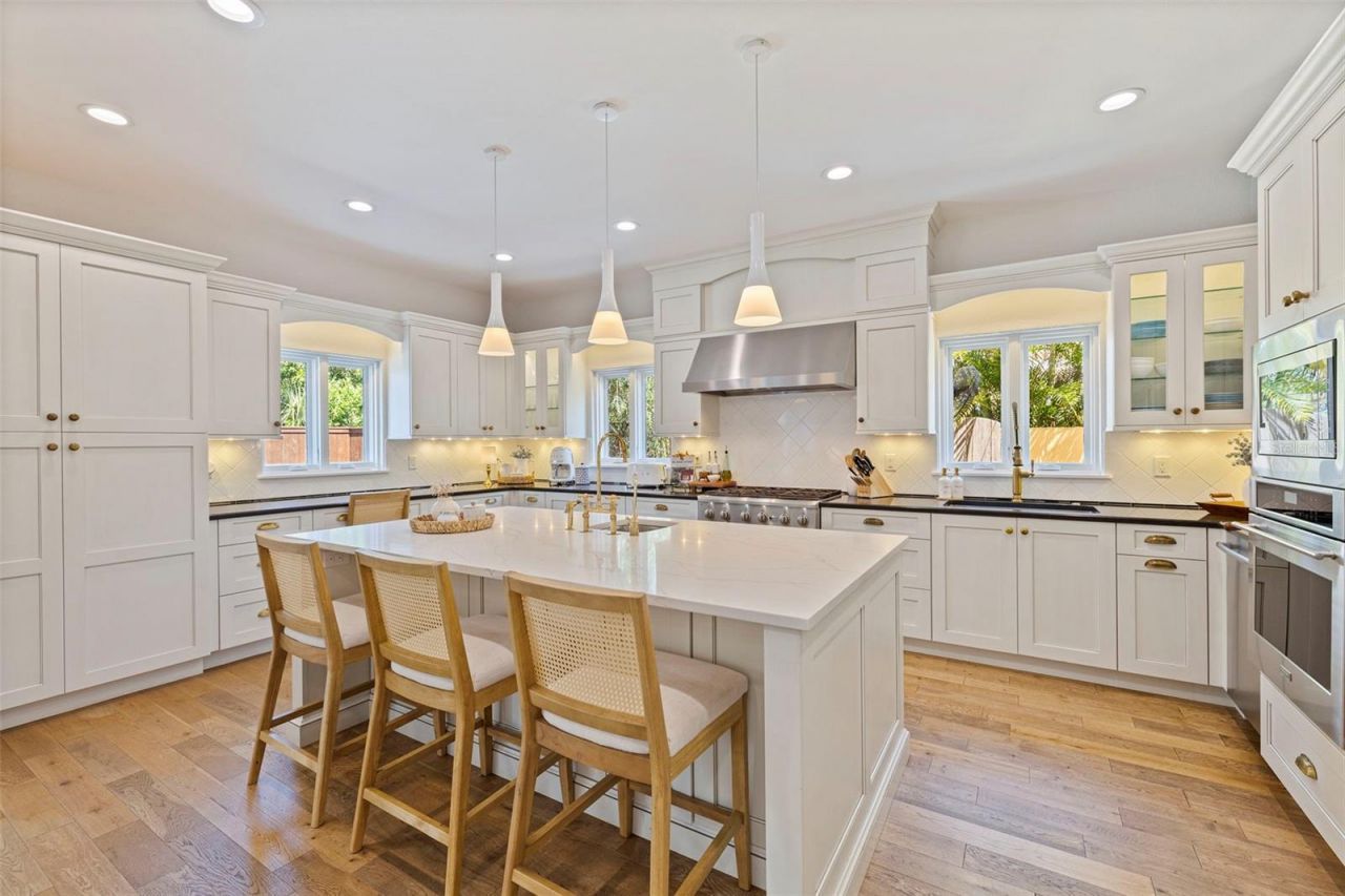 1101 Jungle Avenue N, Saint Petersburg, FL 33710 Photo