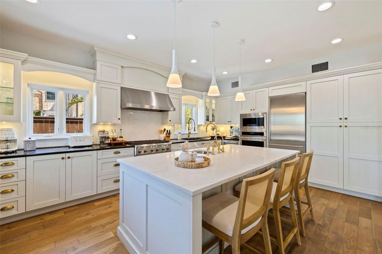 1101 Jungle Avenue N, Saint Petersburg, FL 33710 Photo