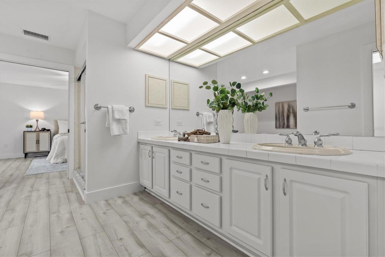 13915 Whisperwood Drive, Clearwater, FL 33762 Photo