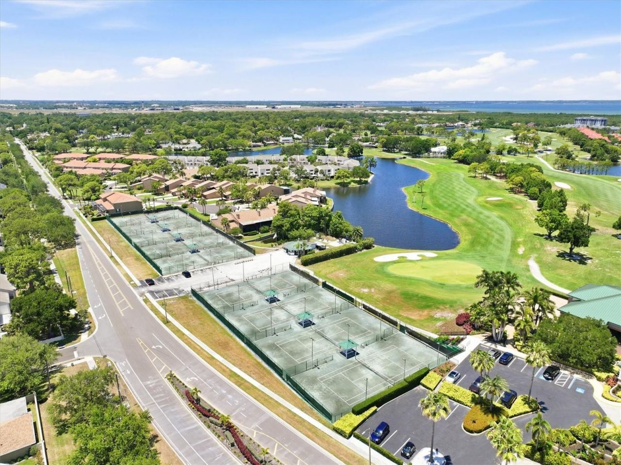 13915 Whisperwood Drive, Clearwater, FL 33762 Photo