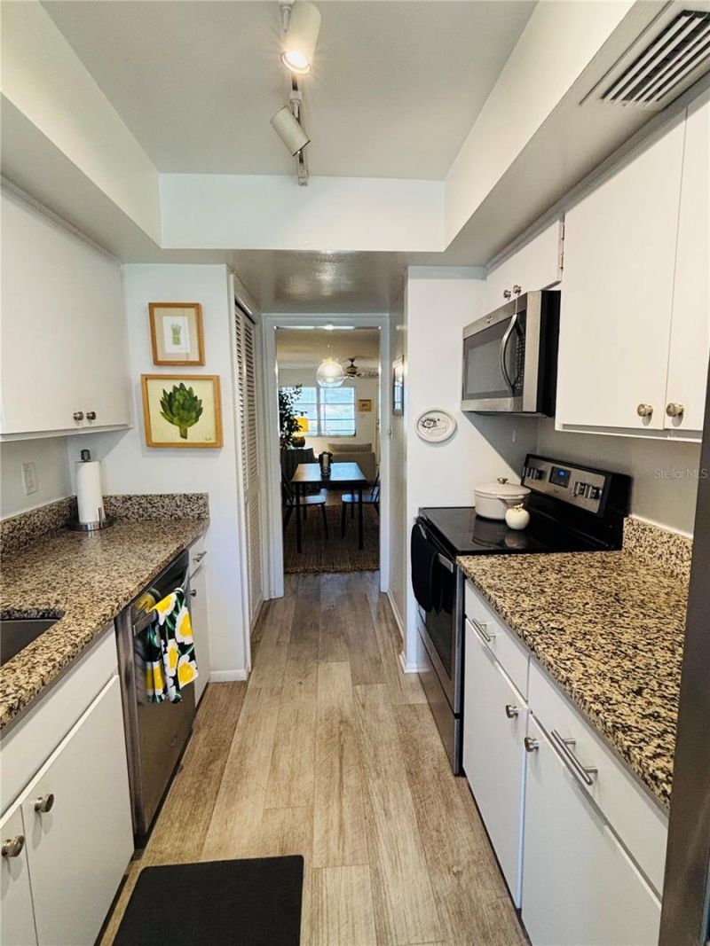 3711 Almeria Avenue, Unit 3N, Sarasota, FL 34239 Photo