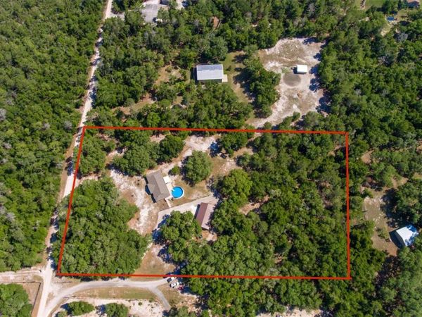 5390 EAST AVENUE , DE LEON SPRINGS, FL 32130