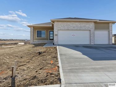21409 Y Street , Elkhorn, NE 68022