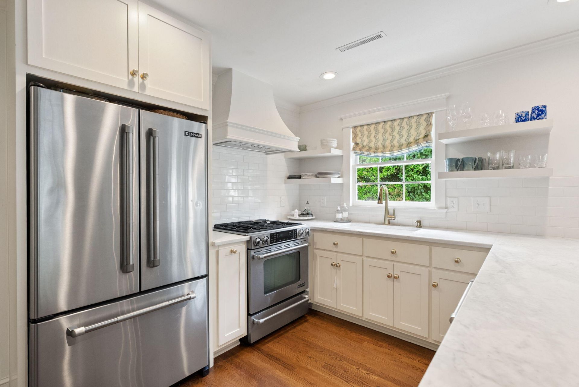 708 Pitt Street Photo 16