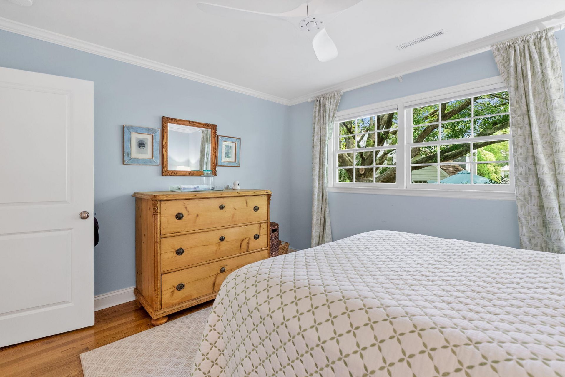 708 Pitt Street Photo 24