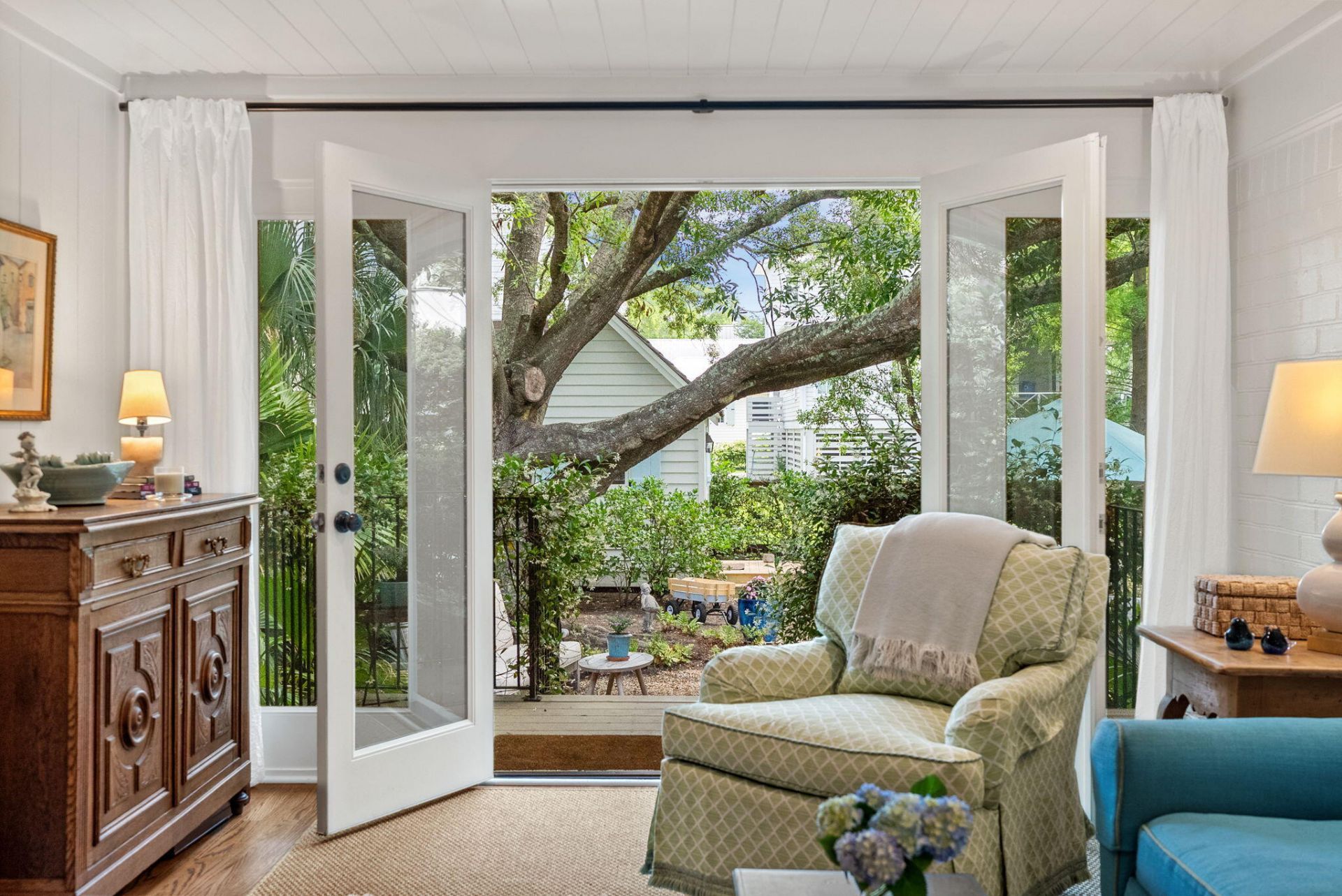 708 Pitt Street Photo 30