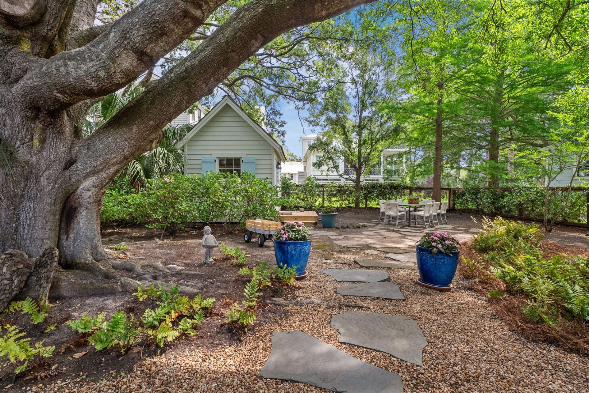 708 Pitt Street Photo 35