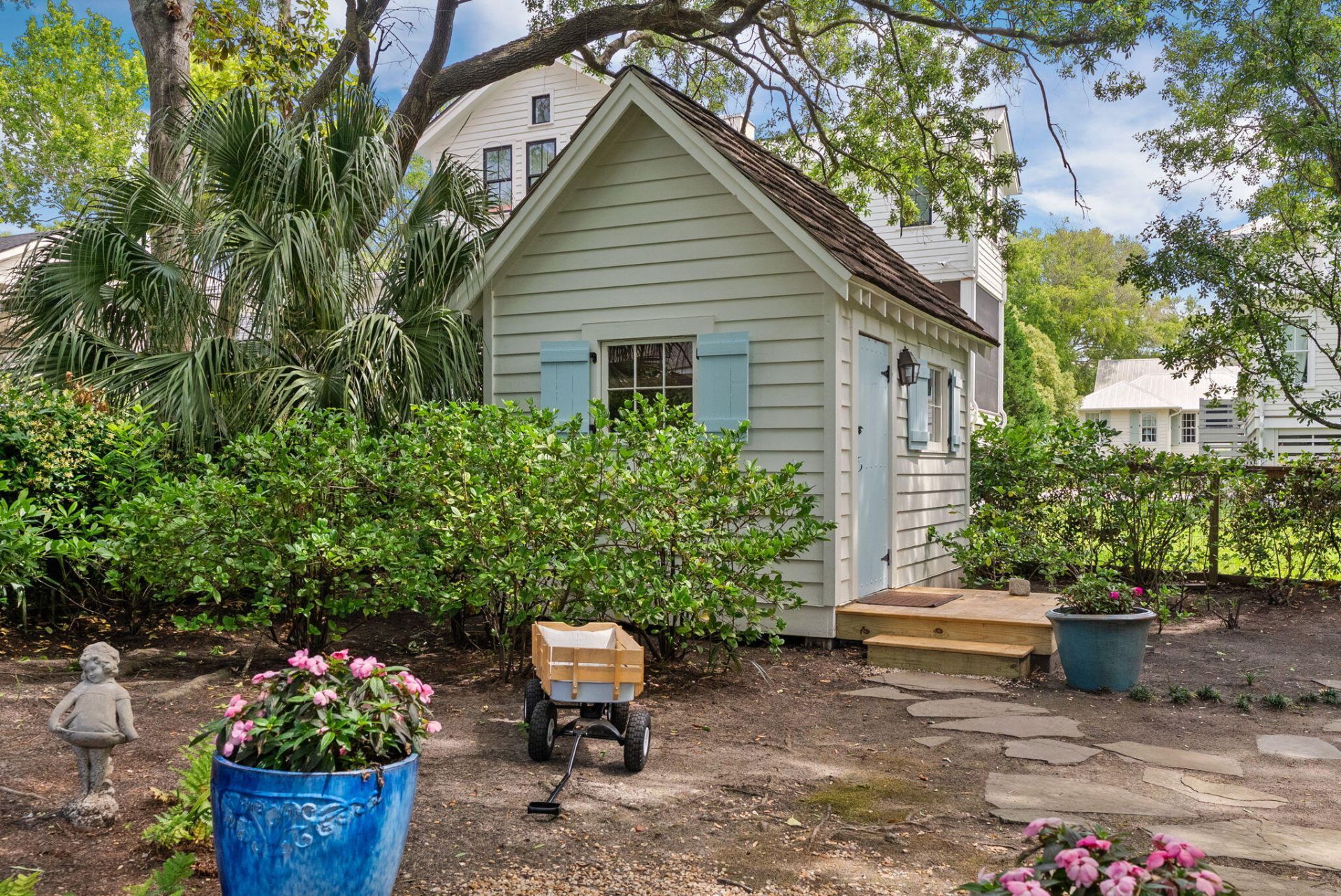 708 Pitt Street Photo 36