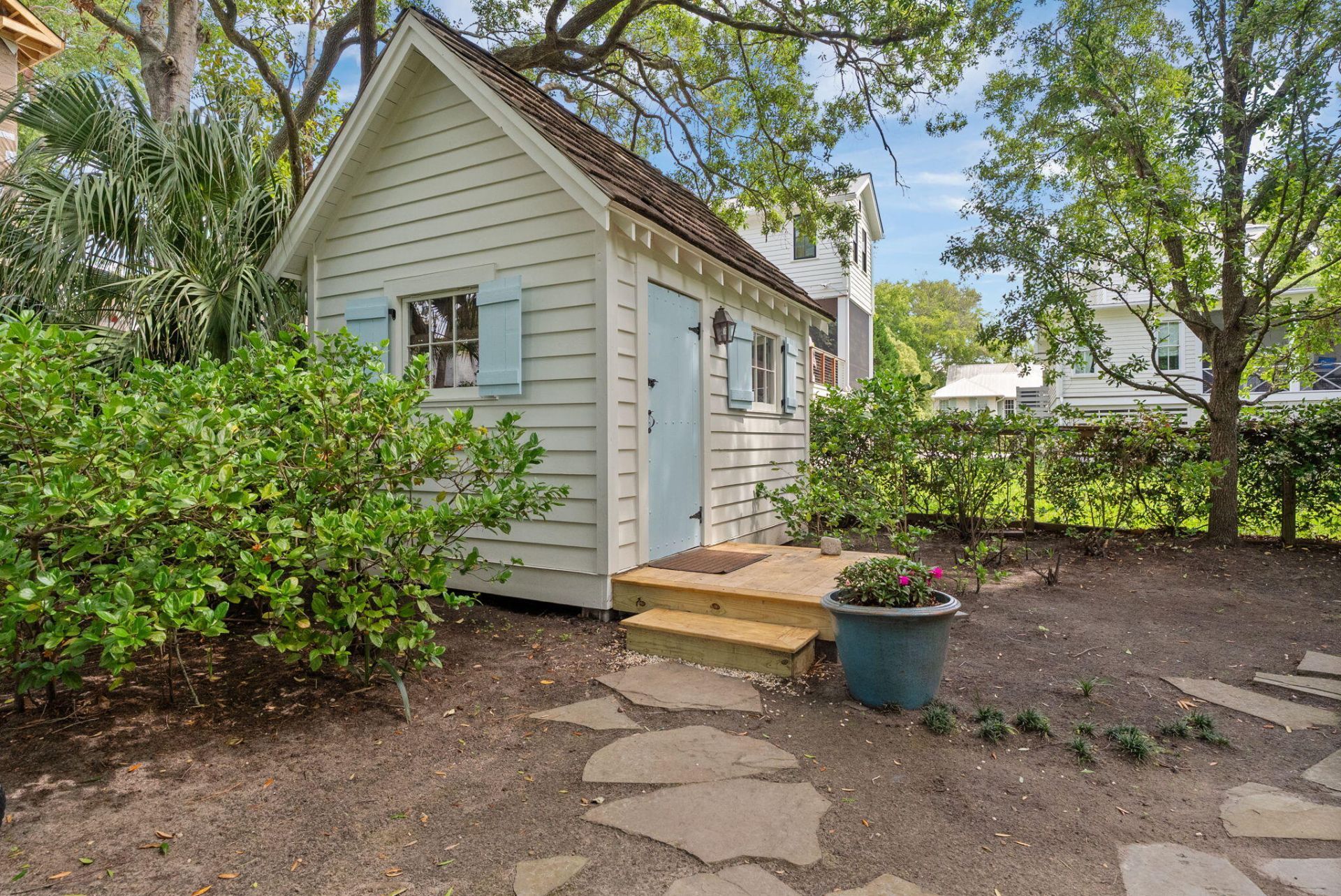 708 Pitt Street Photo 37