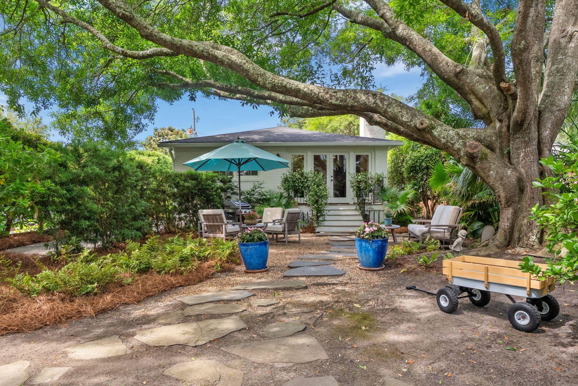 708 Pitt Street Photo 42