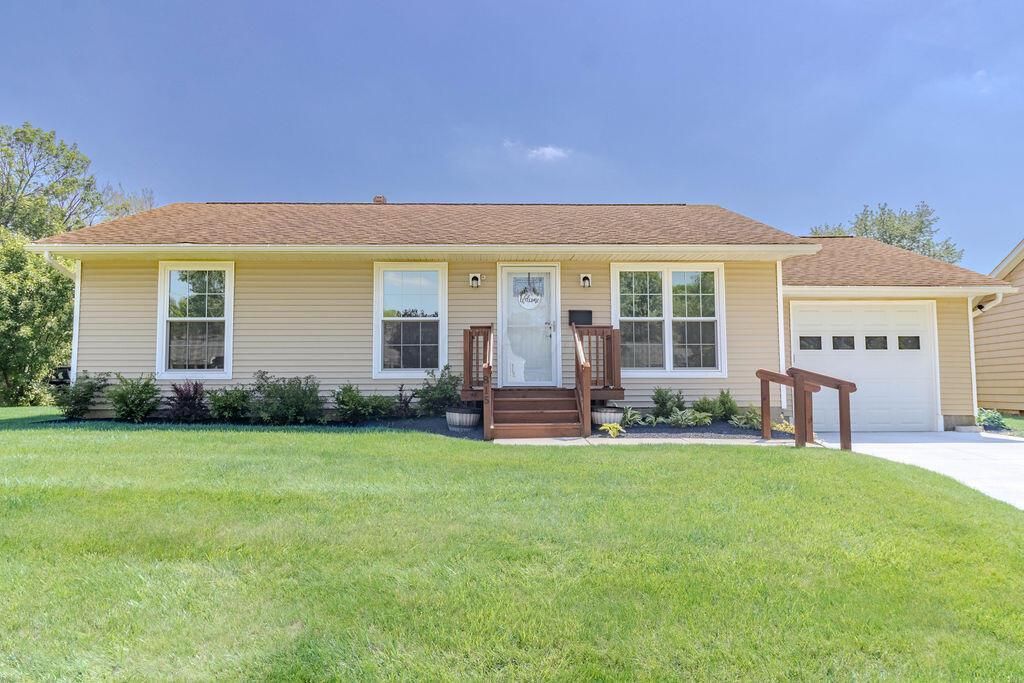815 Lakeview Drive, Marysville, OH 43040 Main Photo
