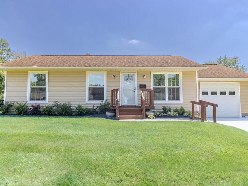 815 Lakeview Drive, Marysville, OH 43040 Photo 1