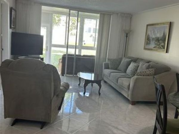8020 N Sunrise Lakes Drive W, Unit 111, Sunrise, FL 33322